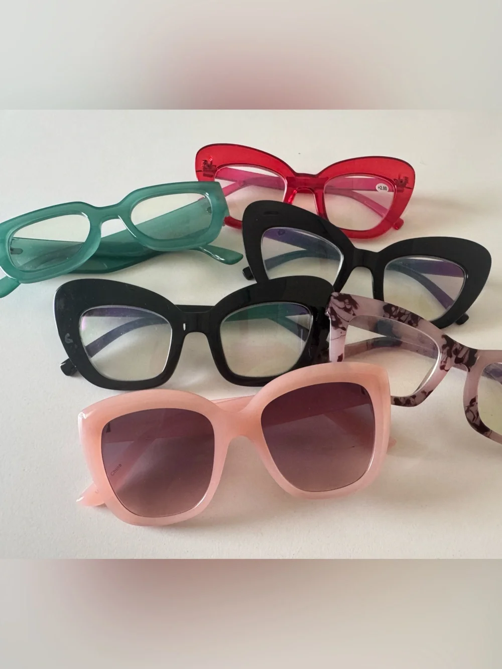 Amazon Women's Assorted Fashion Reading Glasses 2.00 5 pack and 1 sunglass